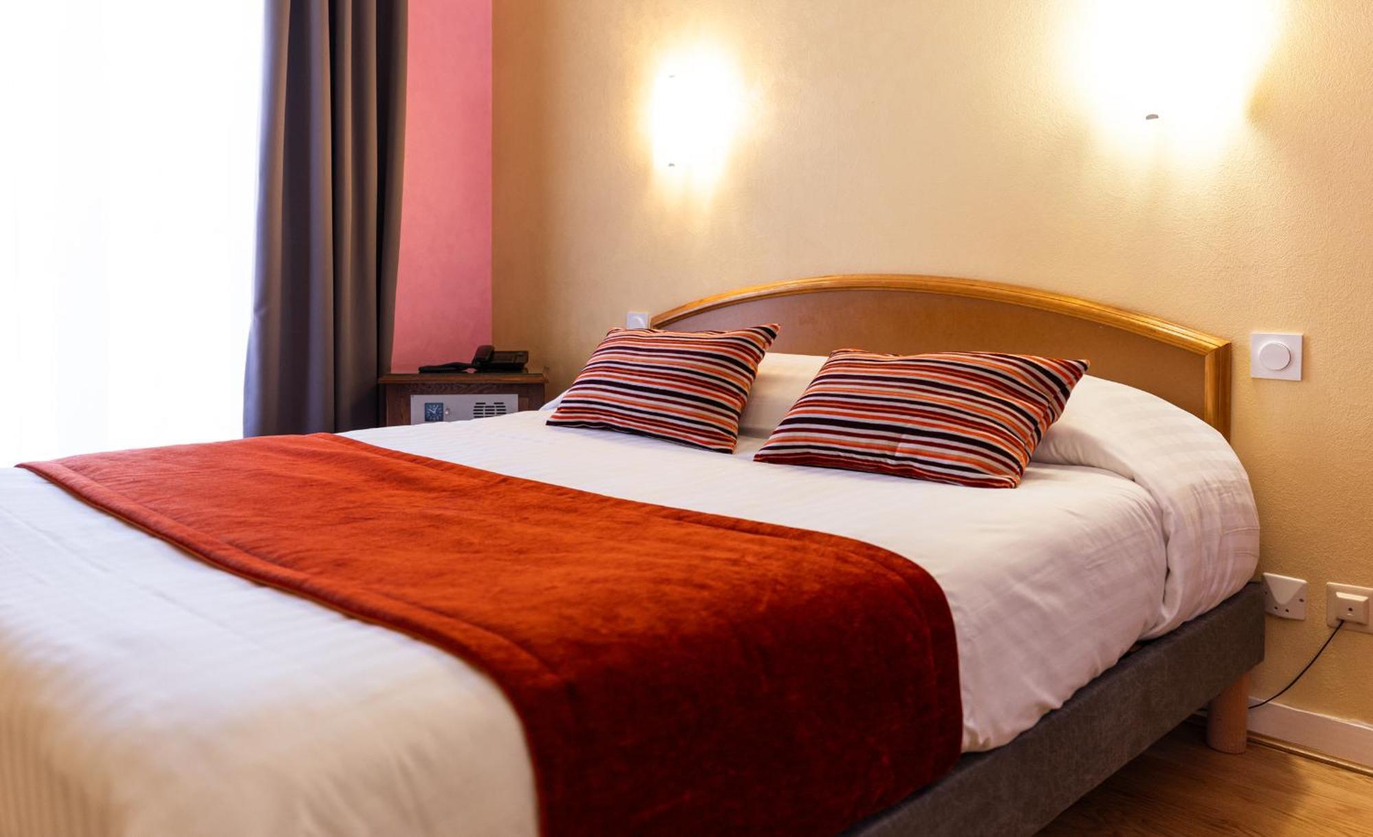 Hotel Cheval De Bronze Remiremont Eksteriør bilde