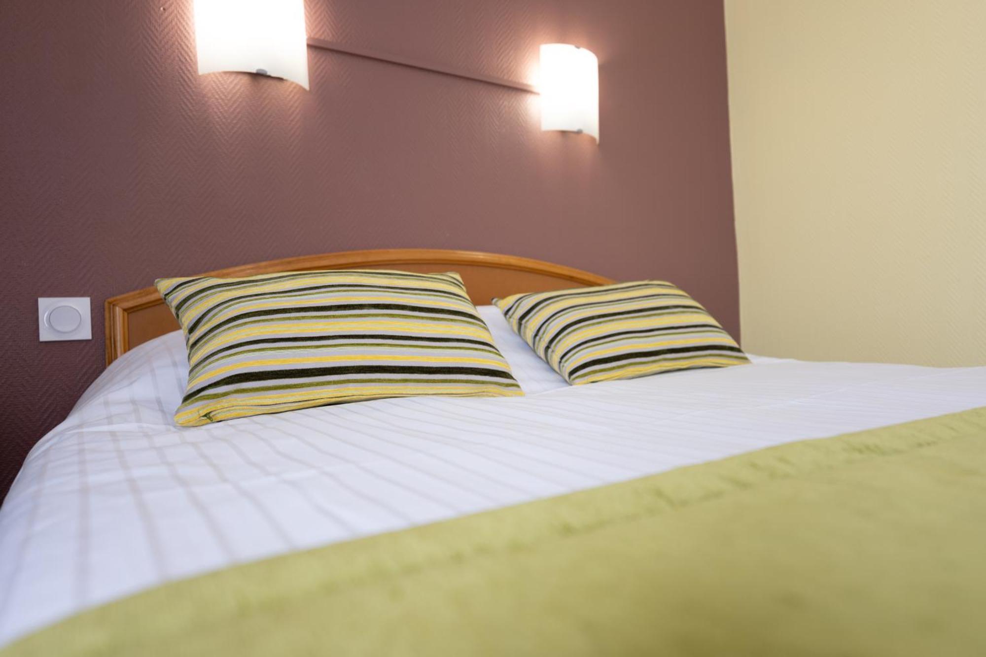 Hotel Cheval De Bronze Remiremont Eksteriør bilde
