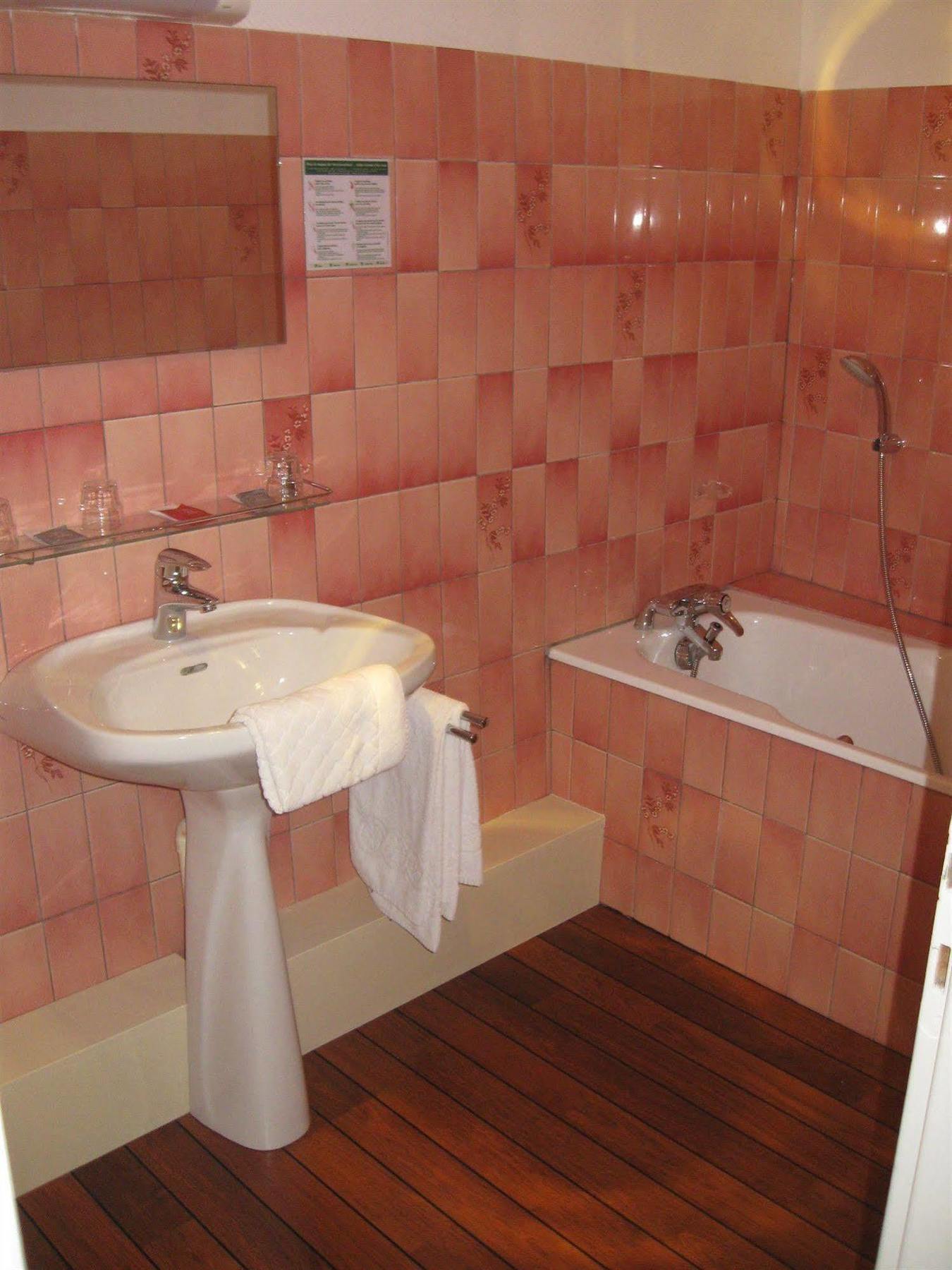 Hotel Cheval De Bronze Remiremont Eksteriør bilde