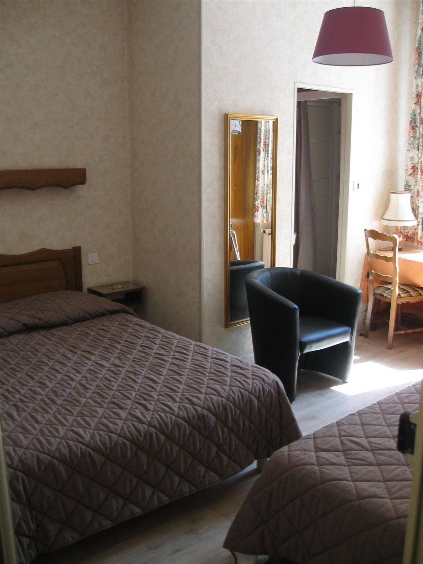 Hotel Cheval De Bronze Remiremont Eksteriør bilde